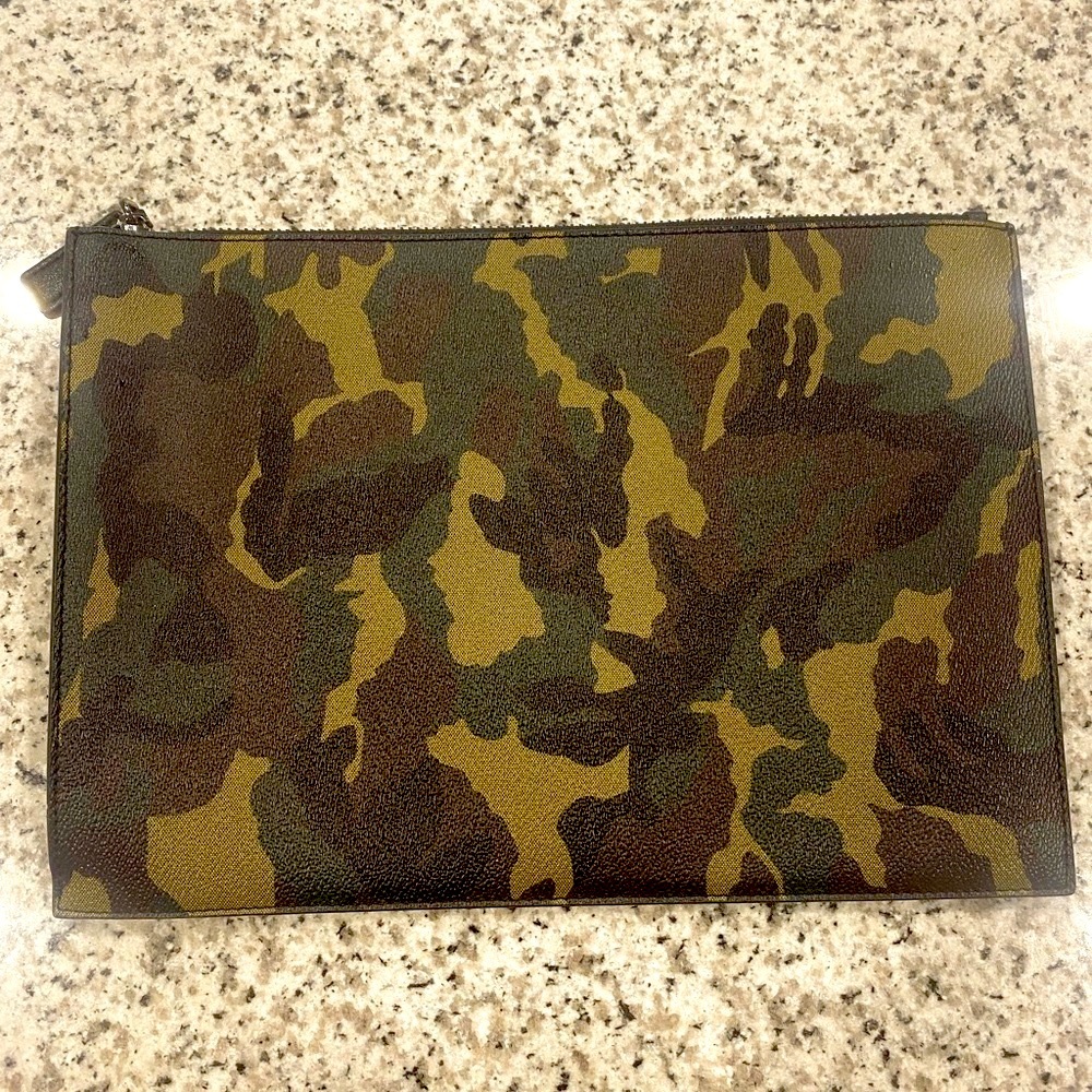 Brand NEW without tags CAMO clutch